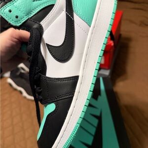 Jordan 1 Retro High OG Green Glow